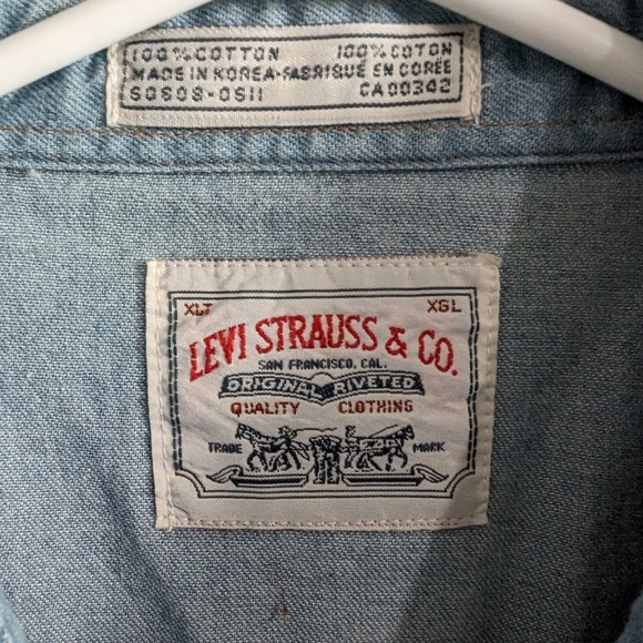 Vintage Levi's Men's Denim buttoned XL Tall long sleeve work Chambray shirt - Picture 2 of 9
